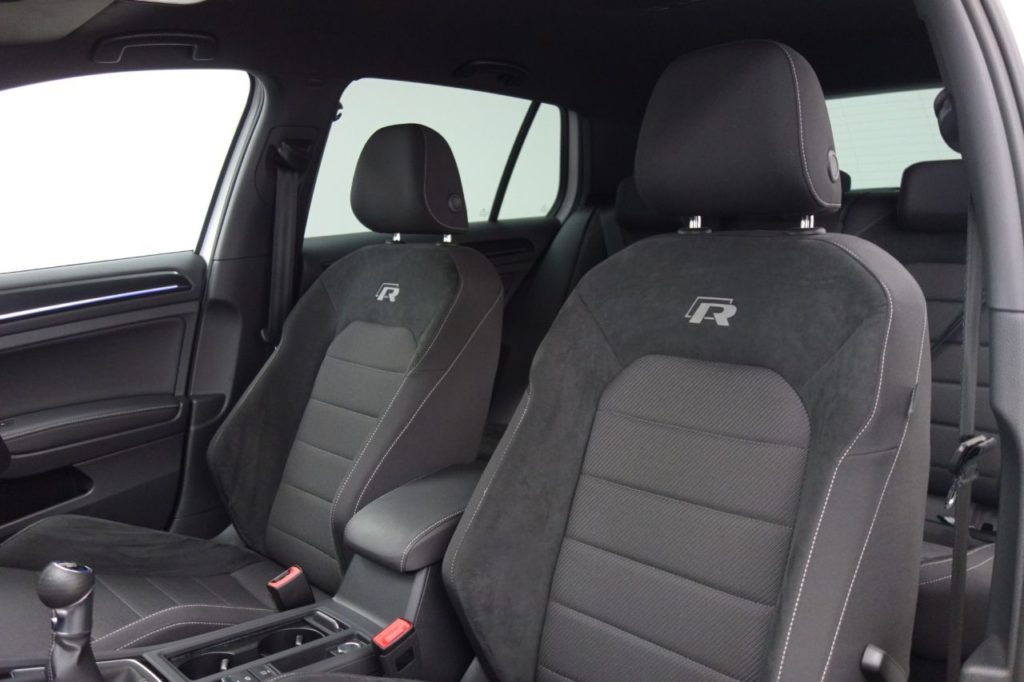 Used_2018_WHITE_VOLKSWAGEN_GOLF_2