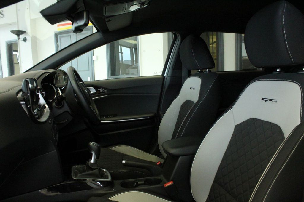 Used_2020_WHITE_KIA_CEED_1