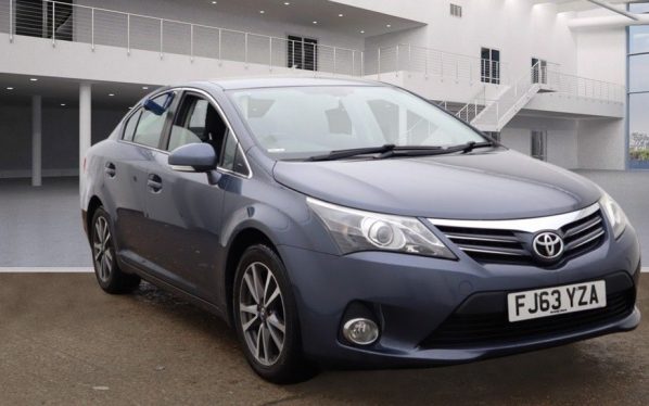Used 2013 BLUE TOYOTA AVENSIS Saloon 2.0 D-4D ICON 4d 124 BHP (reg. 2013-09-04) for sale in Royton