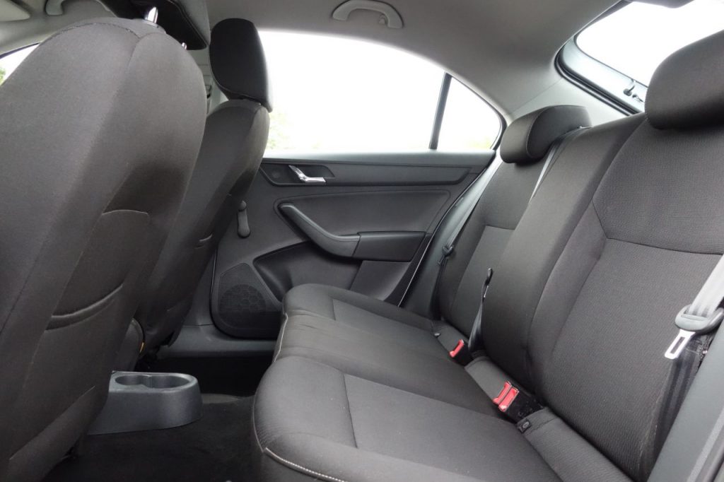 Used_2013_SILVER_SKODA_RAPID_1