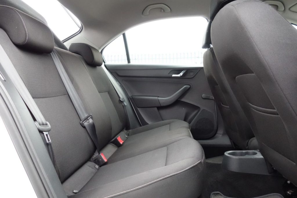 Used_2013_SILVER_SKODA_RAPID_1