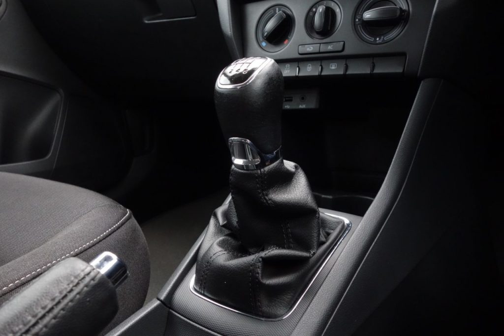 Used_2013_SILVER_SKODA_RAPID_1
