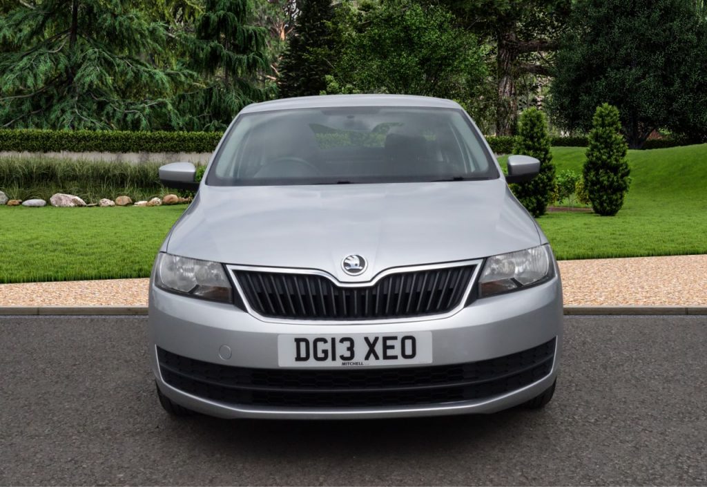 Used_2013_SILVER_SKODA_RAPID_1