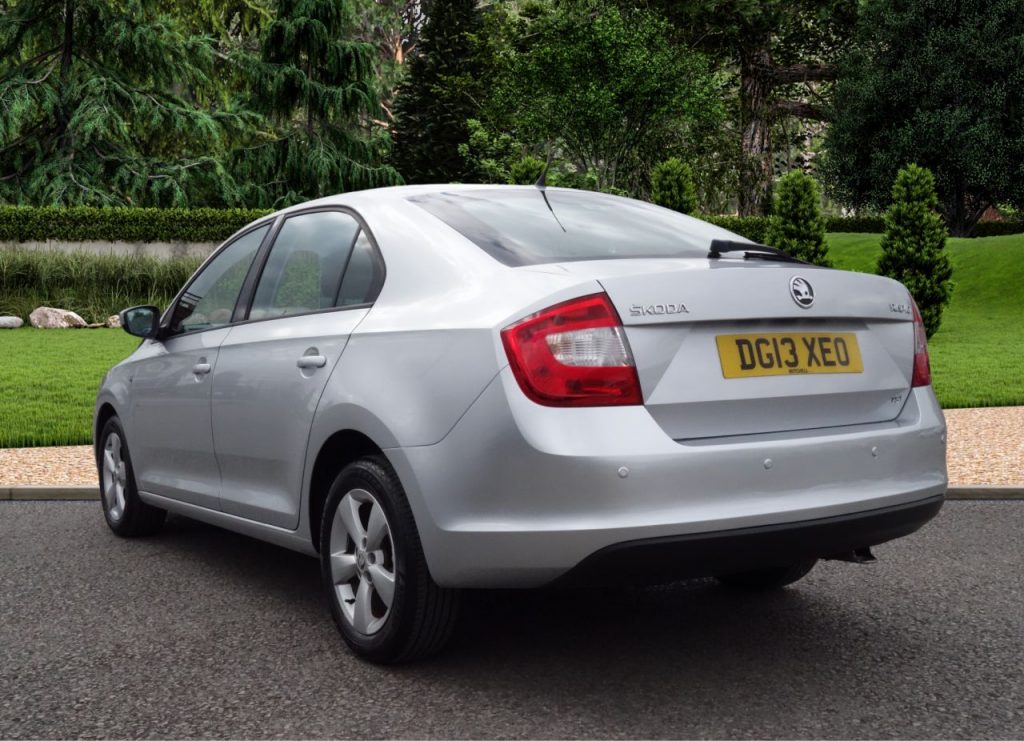 Used_2013_SILVER_SKODA_RAPID_1
