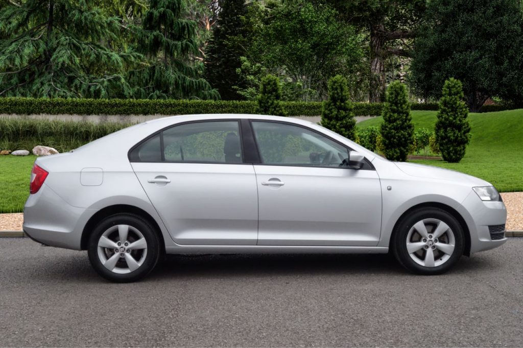 Used_2013_SILVER_SKODA_RAPID_1