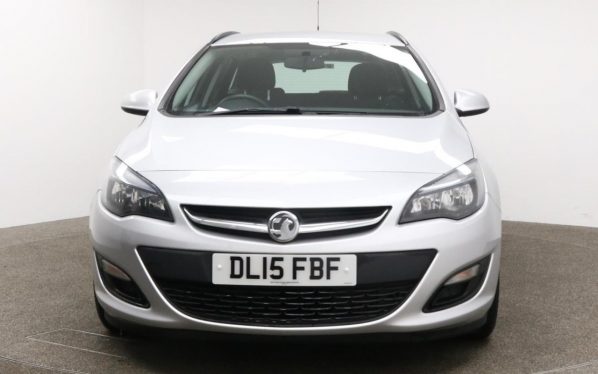 Used 2015 SILVER VAUXHALL ASTRA Estate 1.6 DESIGN 5d 115 BHP (reg. 2015-06-18) for sale in Whitefield