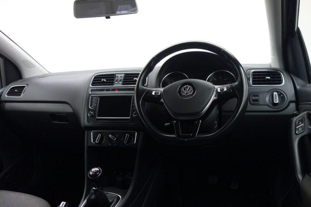 Used_2016_BLUE_VOLKSWAGEN_POLO_1