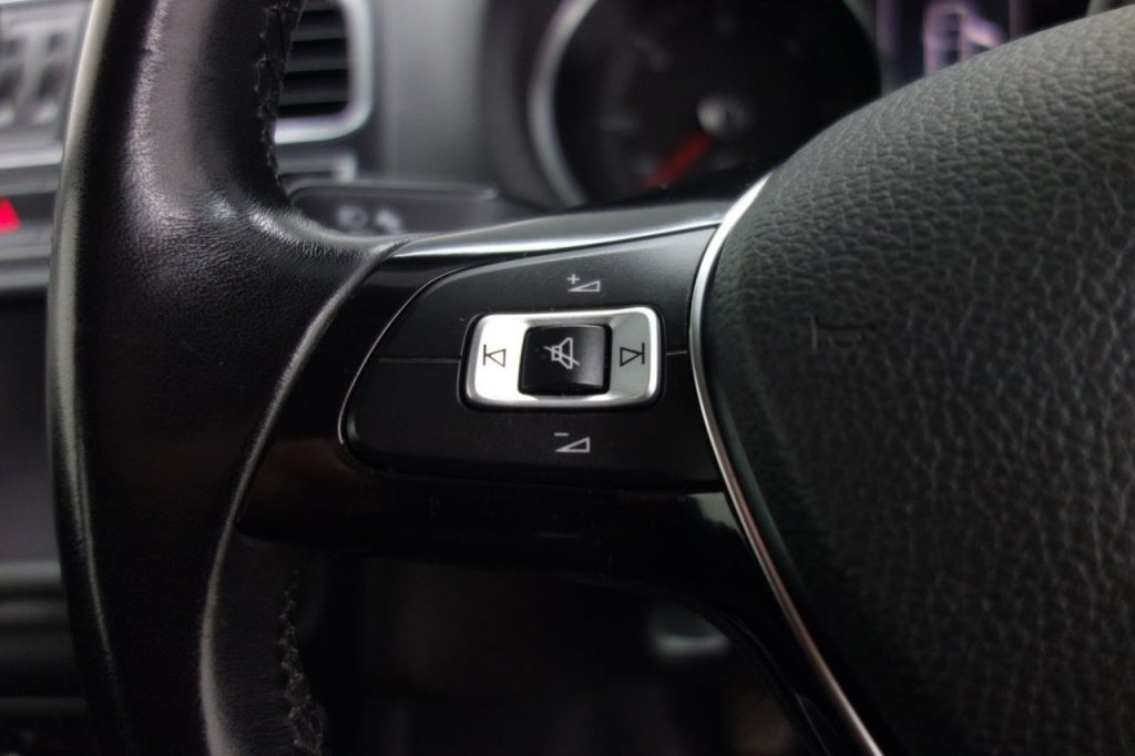 Used_2016_BLUE_VOLKSWAGEN_POLO_1