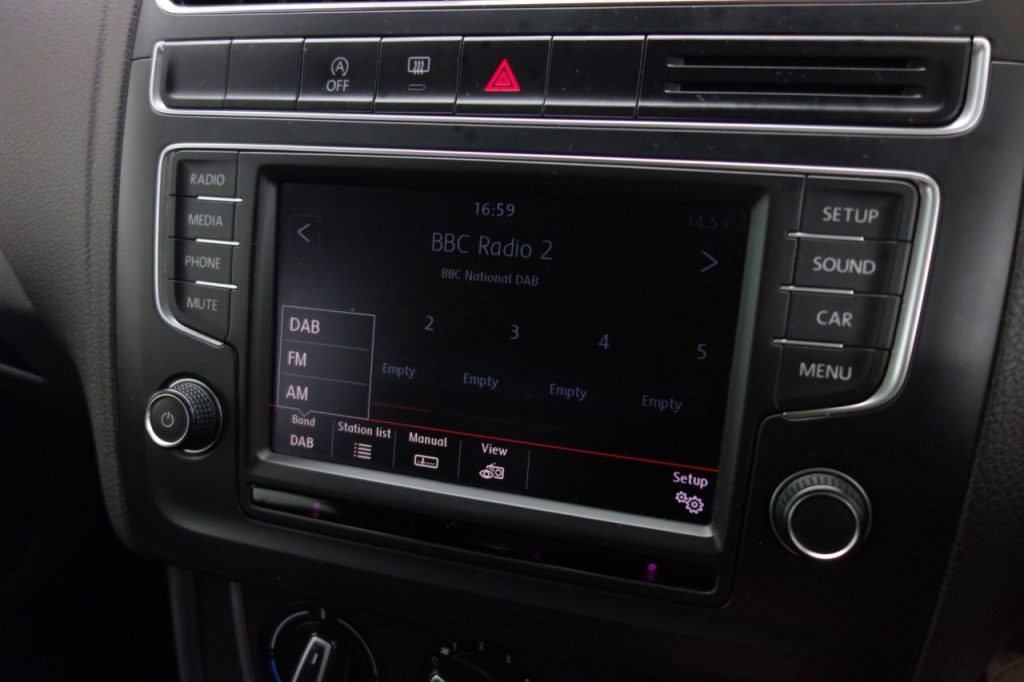 Used_2016_BLUE_VOLKSWAGEN_POLO_1