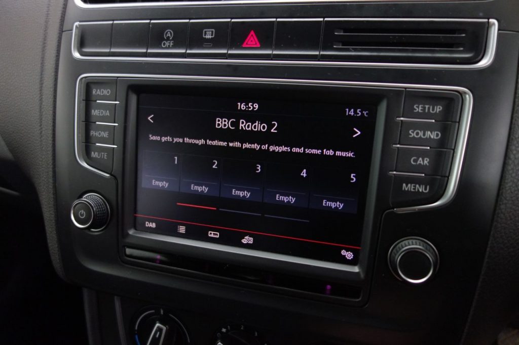 Used_2016_BLUE_VOLKSWAGEN_POLO_1