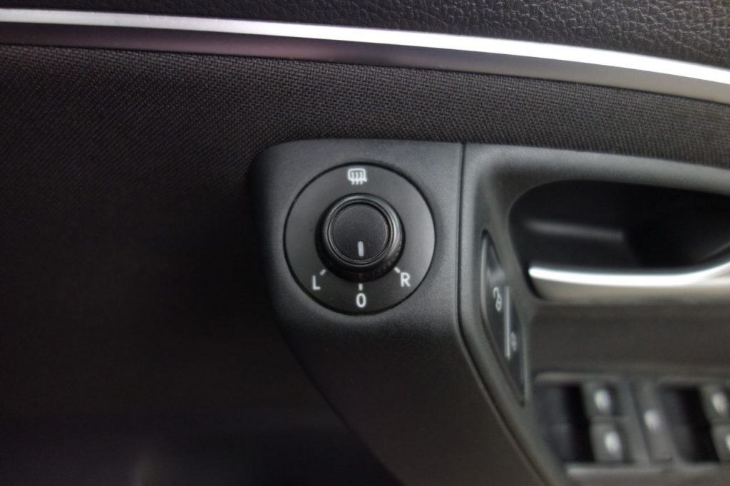 Used_2016_BLUE_VOLKSWAGEN_POLO_1