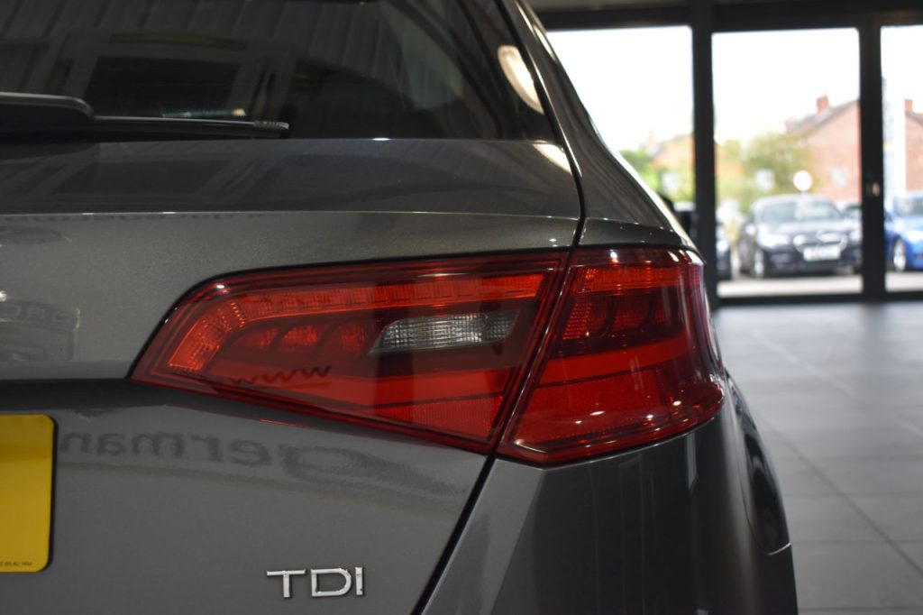 Used_2016_GREY_AUDI_A3_2