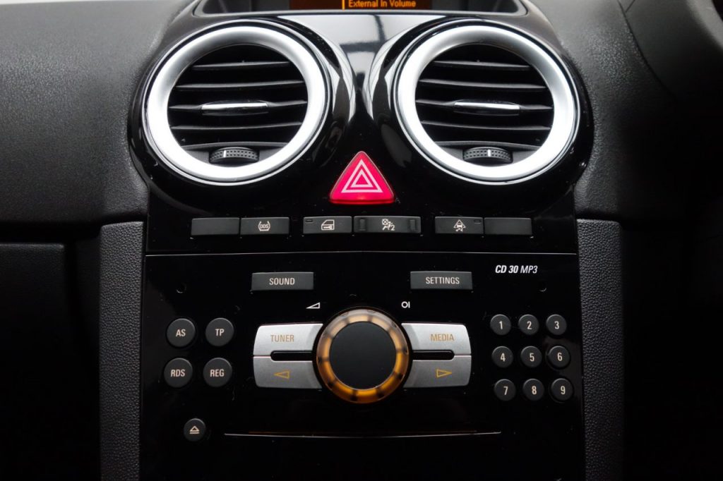 Used_2015_BLACK_VAUXHALL_CORSA_1
