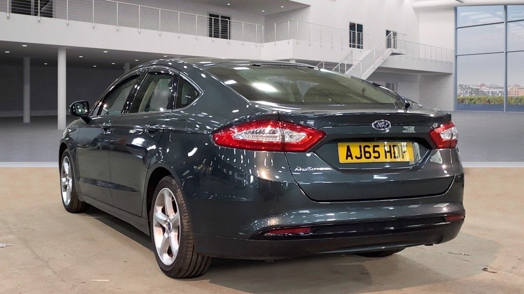 Used_2016_GREEN_FORD_MONDEO_2