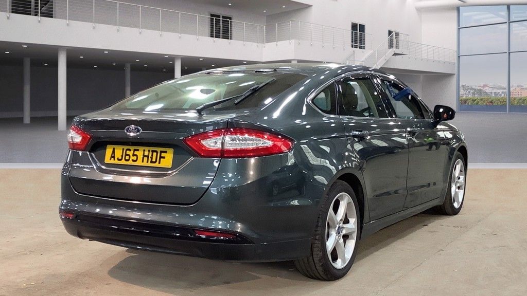 Used_2016_GREEN_FORD_MONDEO_2