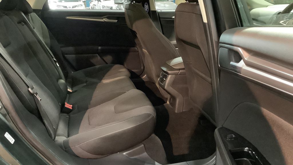 Used_2016_GREEN_FORD_MONDEO_2