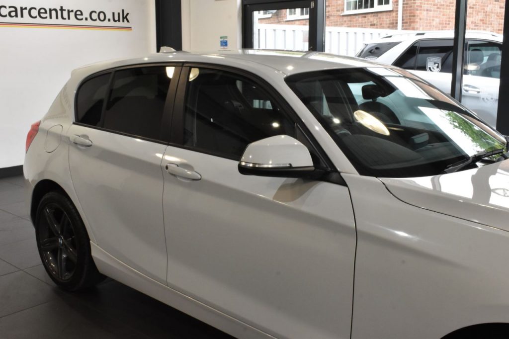 Used_2016_WHITE_BMW_1-SERIES_1