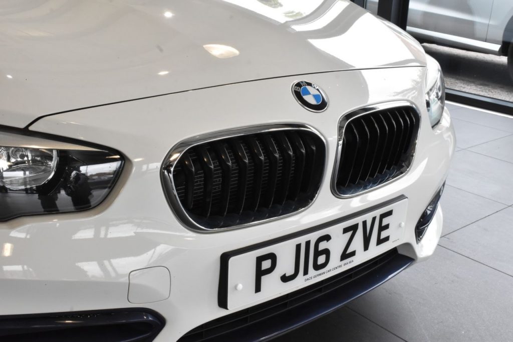 Used_2016_WHITE_BMW_1-SERIES_1