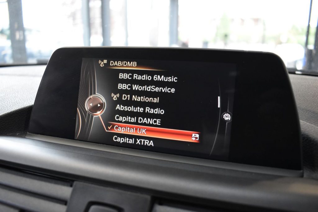 Used_2016_WHITE_BMW_1-SERIES_1