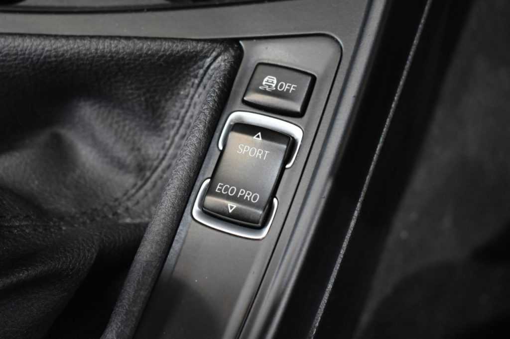 Used_2016_WHITE_BMW_1-SERIES_1