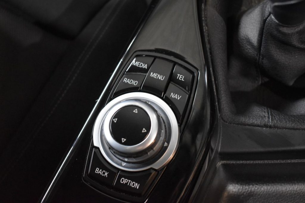 Used_2016_WHITE_BMW_1-SERIES_1