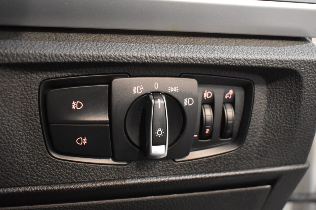 Used_2016_WHITE_BMW_1-SERIES_1