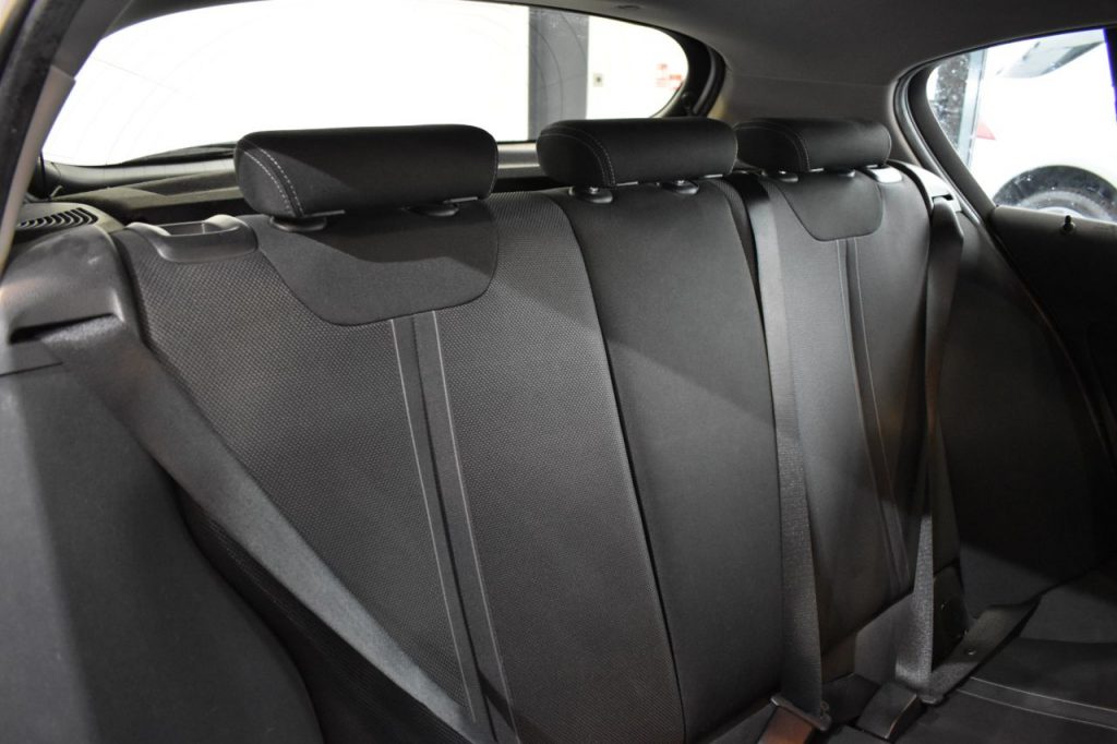 Used_2016_WHITE_BMW_1-SERIES_1