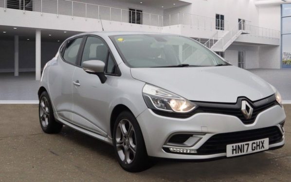 Used 2017 SILVER RENAULT CLIO Hatchback 0.9 DYNAMIQUE NAV TCE 5d 89 BHP (reg. 2017-03-27) for sale in Saddleworth