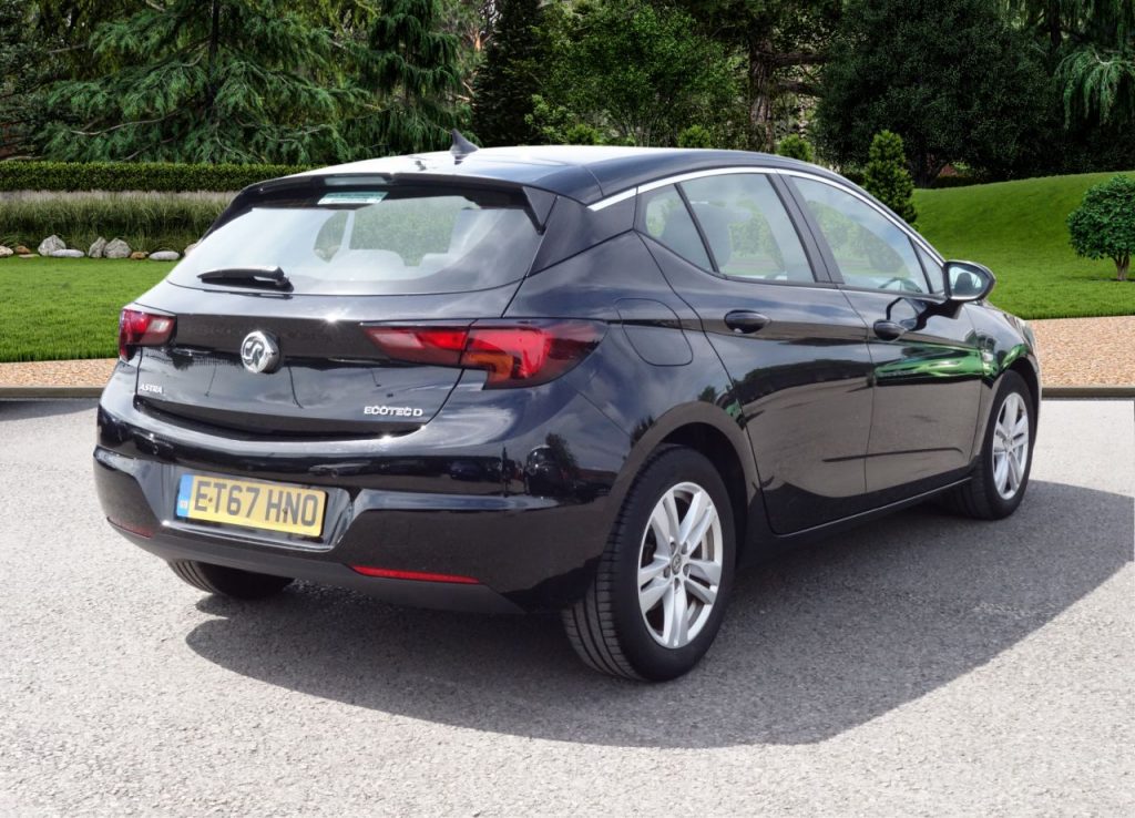 Used_2018_BLACK_VAUXHALL_ASTRA_1