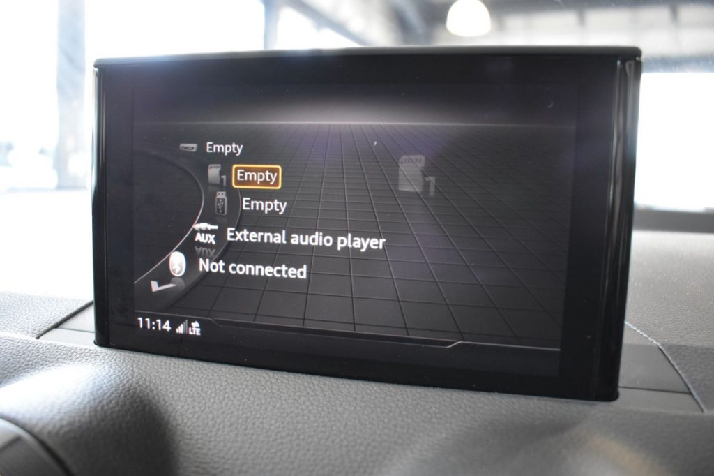 Used_2018_WHITE_AUDI_Q2_1