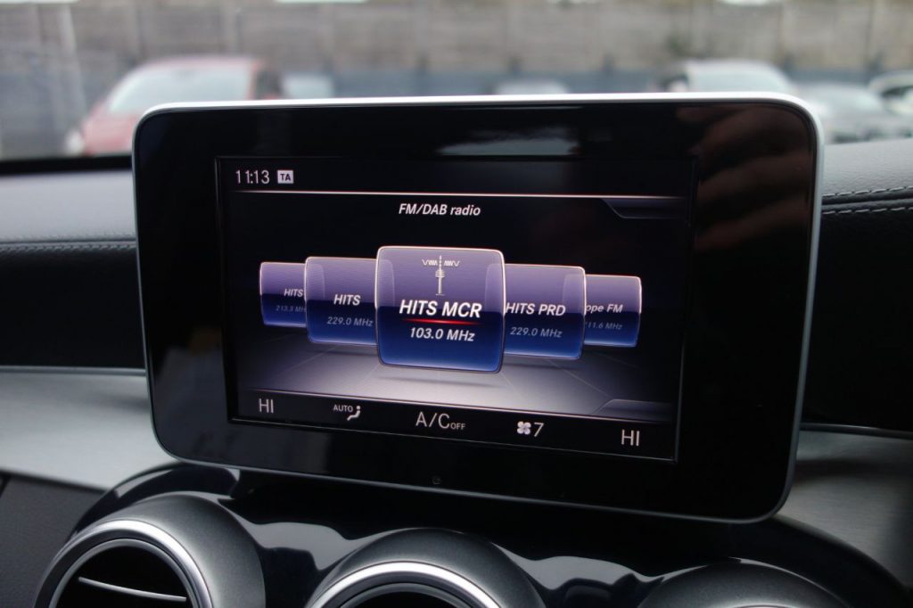 Used_2015_GREY_MERCEDES-BENZ_C-CLASS_1
