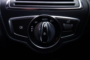 Used_2015_GREY_MERCEDES-BENZ_C-CLASS_1