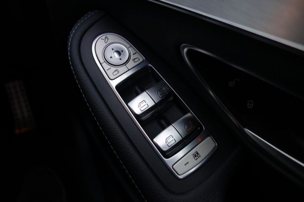 Used_2015_GREY_MERCEDES-BENZ_C-CLASS_1
