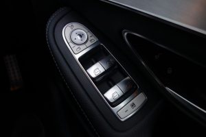 Used_2015_GREY_MERCEDES-BENZ_C-CLASS_1