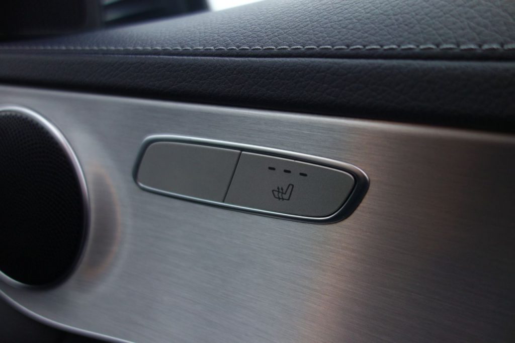 Used_2015_GREY_MERCEDES-BENZ_C-CLASS_1