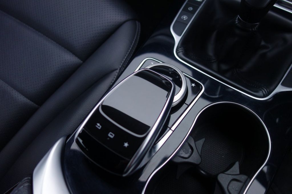 Used_2015_GREY_MERCEDES-BENZ_C-CLASS_1