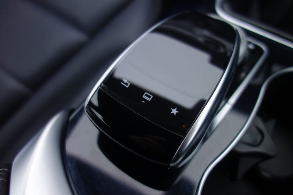 Used_2015_GREY_MERCEDES-BENZ_C-CLASS_1
