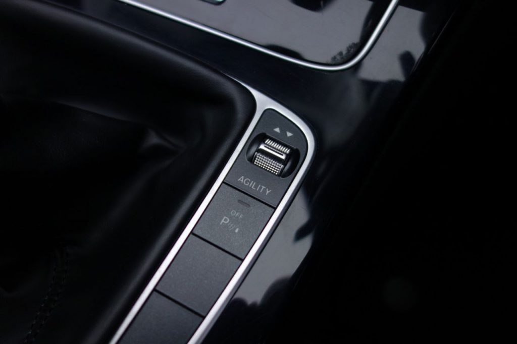 Used_2015_GREY_MERCEDES-BENZ_C-CLASS_1
