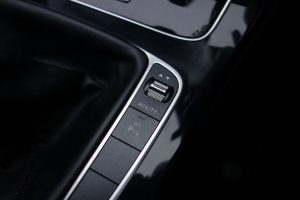 Used_2015_GREY_MERCEDES-BENZ_C-CLASS_1
