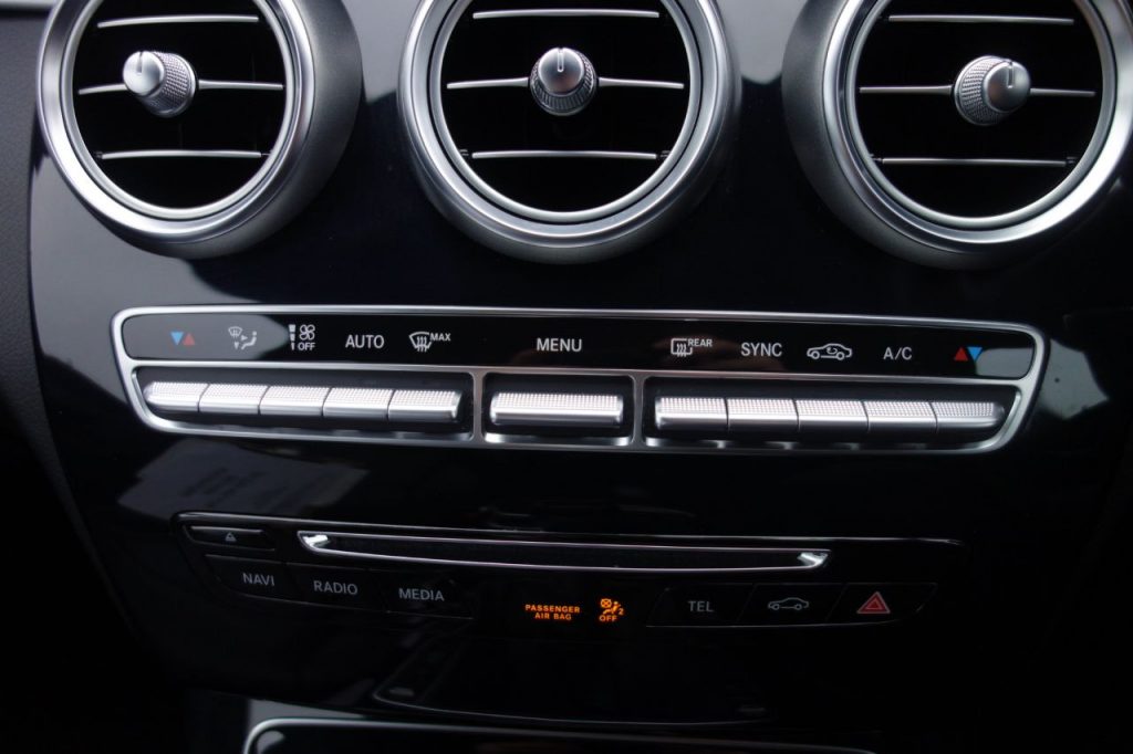 Used_2015_GREY_MERCEDES-BENZ_C-CLASS_1