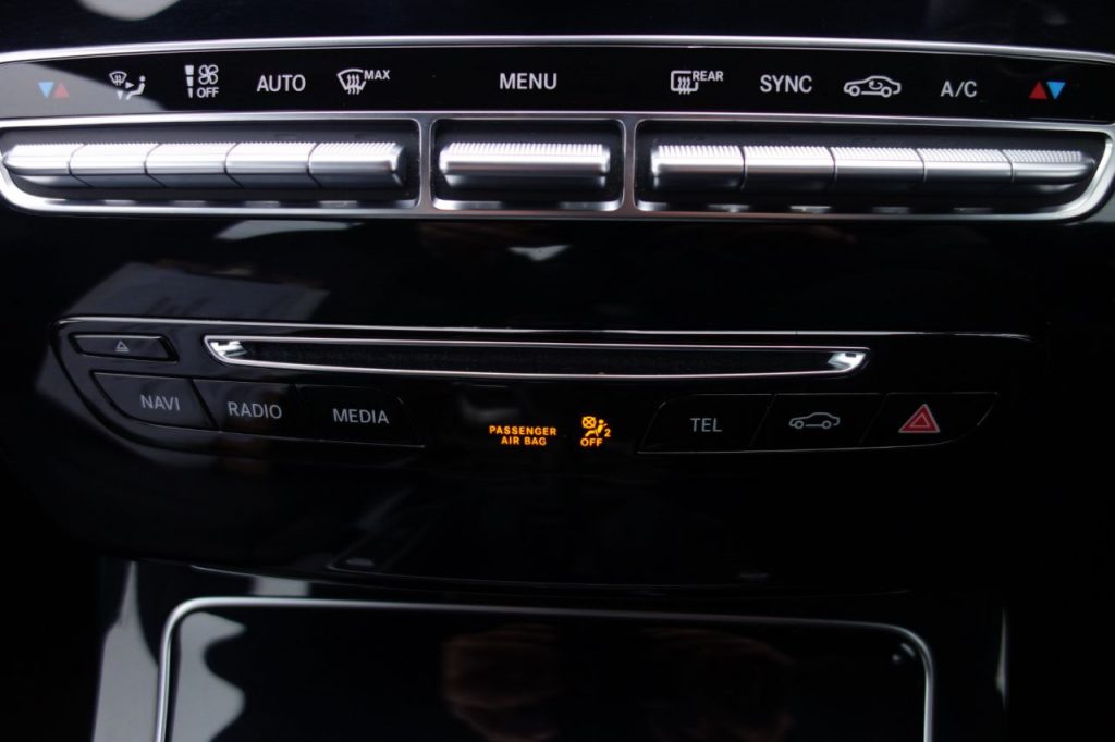 Used_2015_GREY_MERCEDES-BENZ_C-CLASS_1