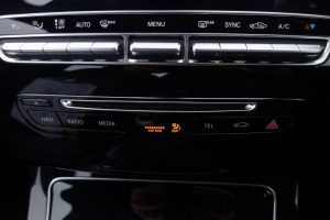 Used_2015_GREY_MERCEDES-BENZ_C-CLASS_1