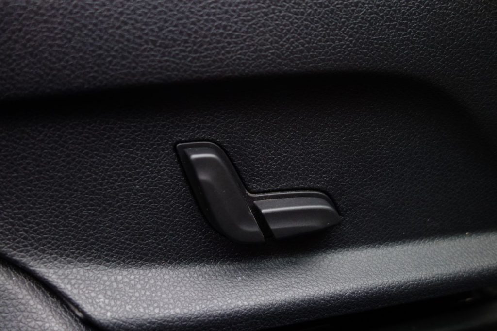 Used_2015_GREY_MERCEDES-BENZ_C-CLASS_1