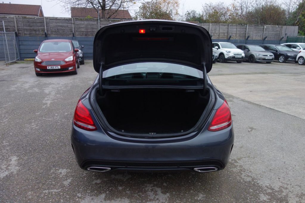 Used_2015_GREY_MERCEDES-BENZ_C-CLASS_1