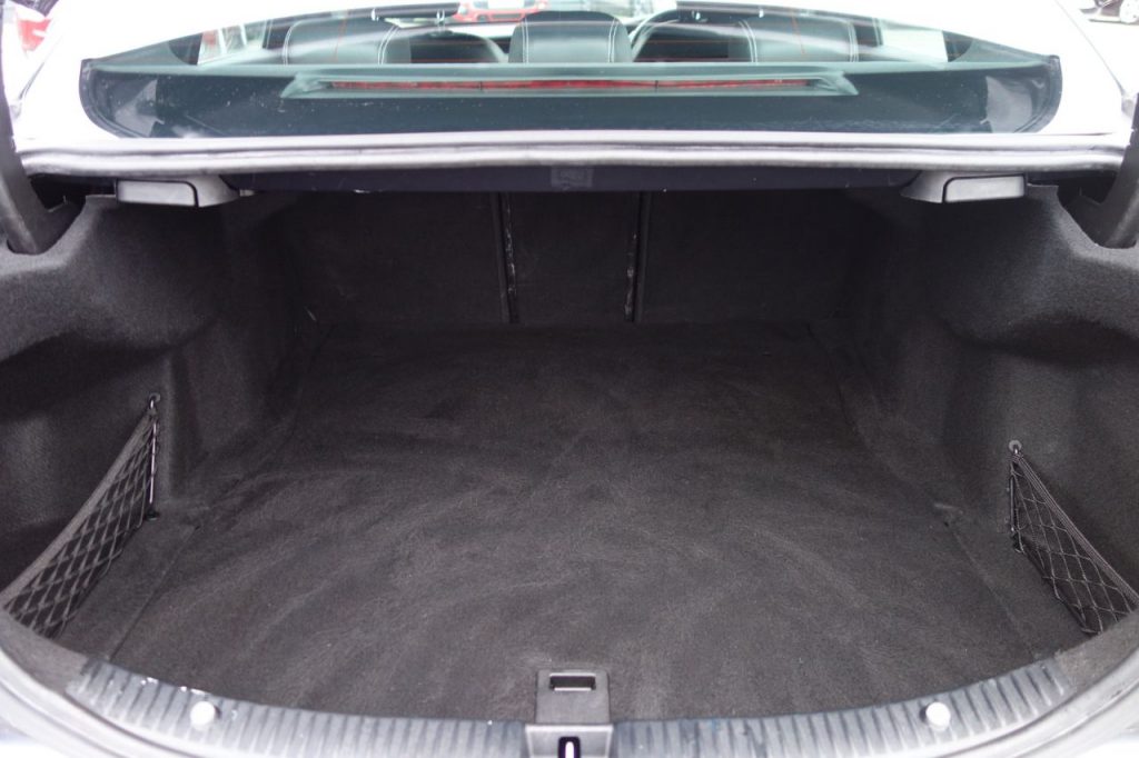 Used_2015_GREY_MERCEDES-BENZ_C-CLASS_1