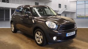 Used 2015 GREY MINI COUNTRYMAN Hatchback 1.6 COOPER 5d 122 BHP (reg. 2015-09-02) for sale in Stockport