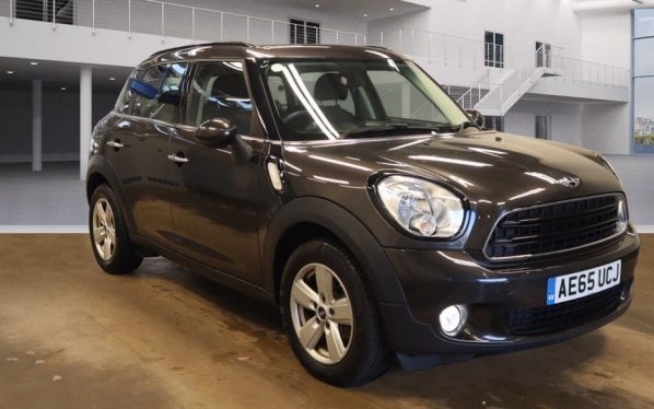 Used 2015 GREY MINI COUNTRYMAN Hatchback 1.6 COOPER 5d 122 BHP (reg. 2015-09-02) for sale in Stockport