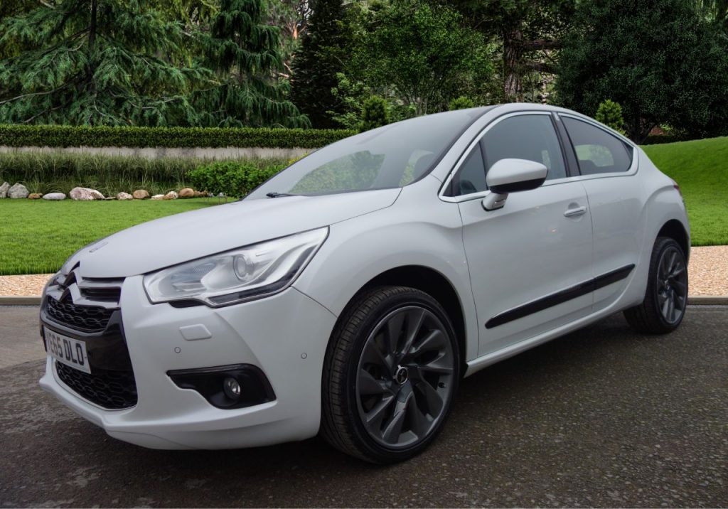 Used 2015 WHITE DS DS 4 Hatchback 2.0 BLUEHDI DSPORT S/S 5d 148 BHP (reg. 2015-10-21) for sale in Stockport