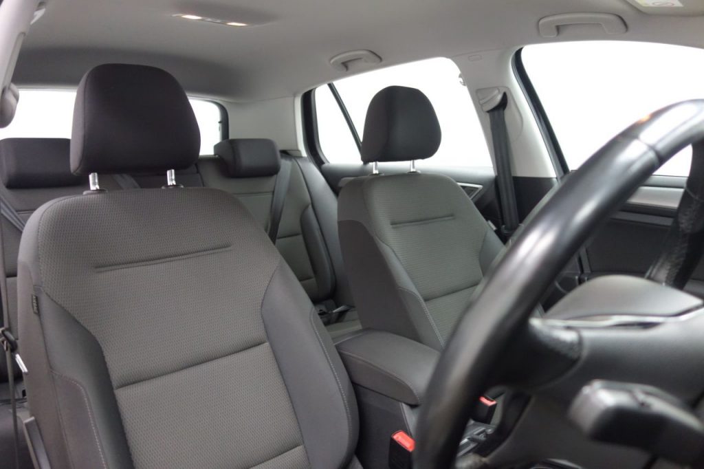 Used_2016_BLACK_VOLKSWAGEN_GOLF_1