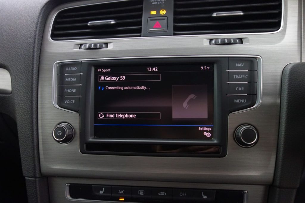 Used_2016_BLACK_VOLKSWAGEN_GOLF_1